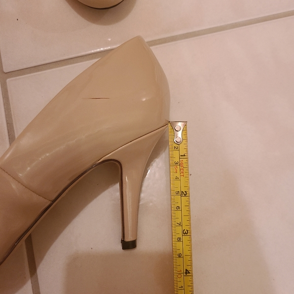 Nude Pumps / Heels - Picture 5 of 11